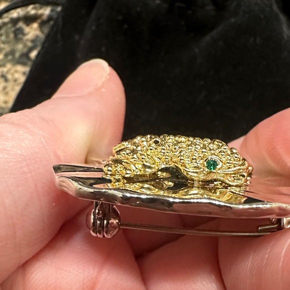 Vintage Park Lane Gold Frog on Silver Lily Pad Brooch – Collectible Nature Pin - Picture 8 of 9